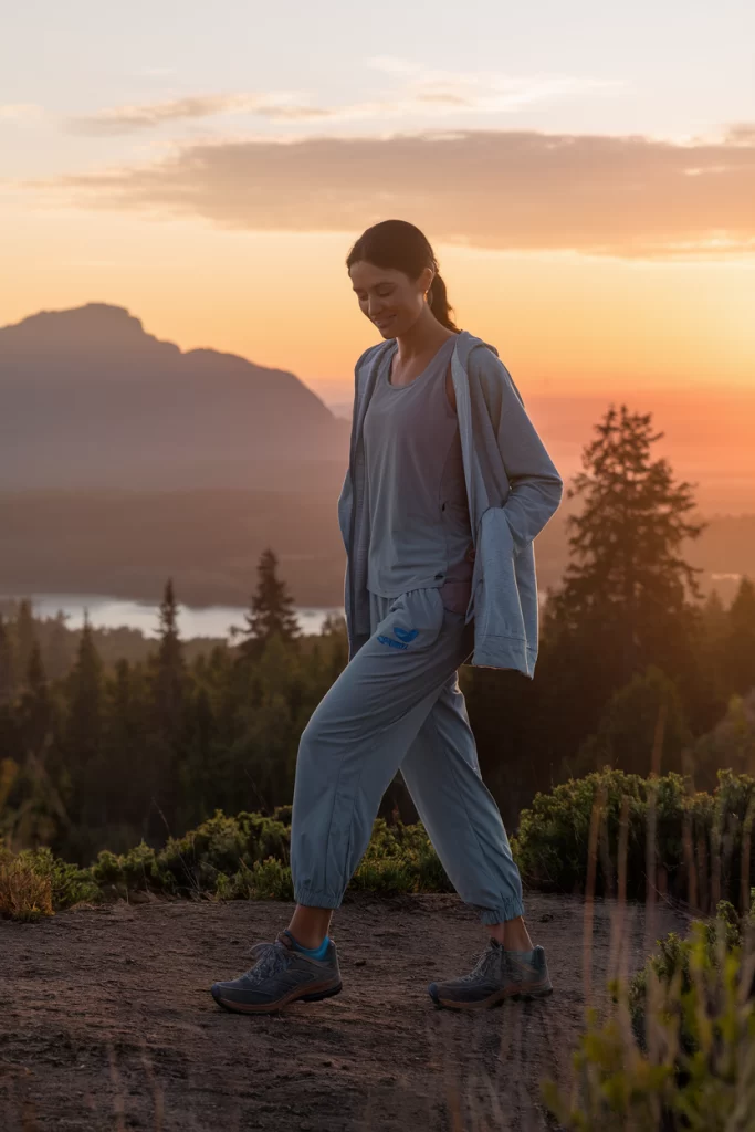 sunrise spring hiking outfit