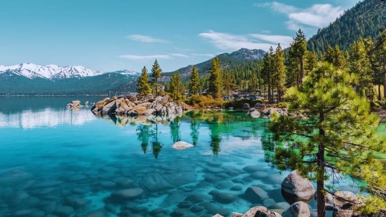 This Lake Has Caribbean-Blue Water—But It’s Hidden in the Mountains of California