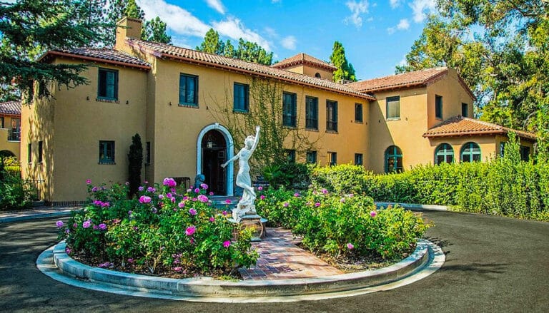 This Hidden LA Mansion Feels Like a Portal to Old Hollywood Glamour