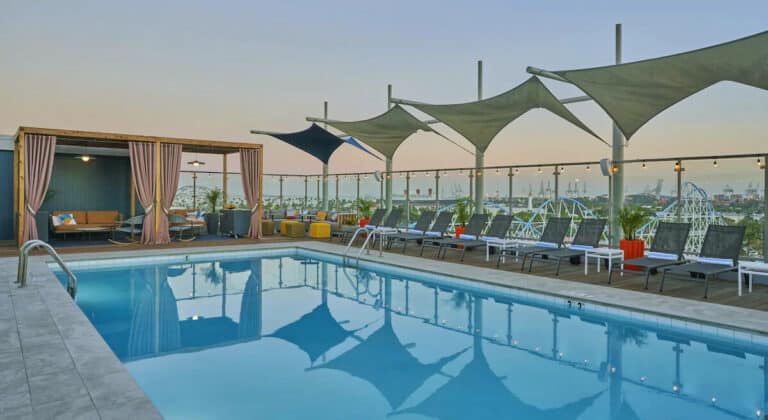 This PERFECTLY Located Hotel Has Long Beach’s Most INCREDIBLE City Views! 🌆😍