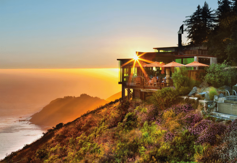 This Cliff-Edge Paradise Is Driving Travel Bloggers Absolutely Crazy