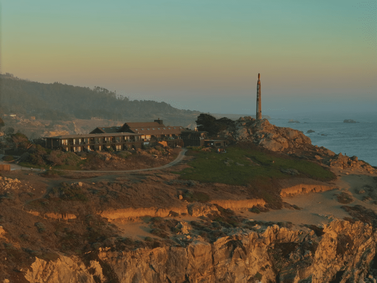 This Dreamy Cliffside Escape Is Where California’s Most In-The-Know Travelers Disappear To