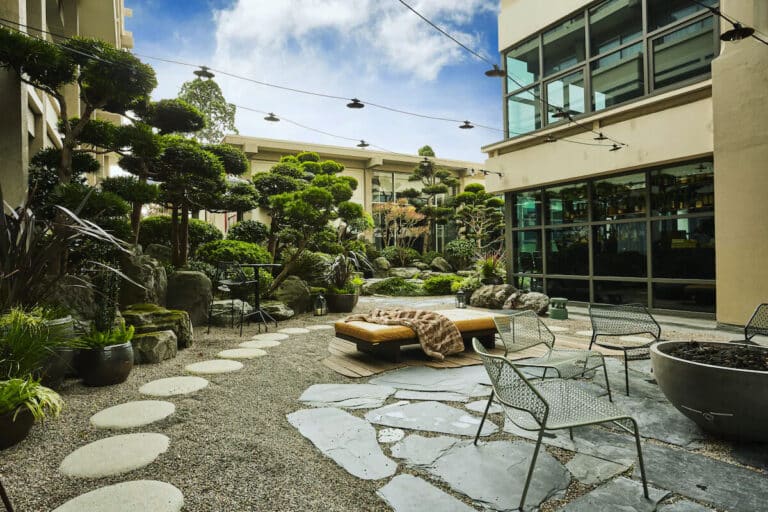 The Green Hotel With Communal Baths and In-Room Sake Service