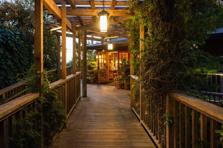 This Magical Vegan Retreat Offers the Perfect Mix of Ocean Views and Garden-Fresh Cuisine