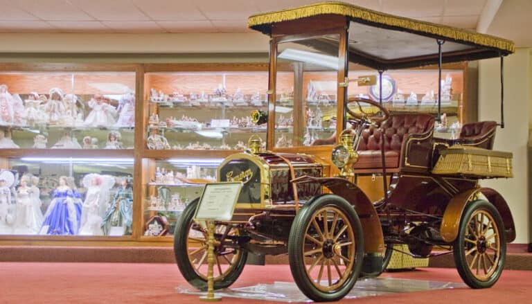 You Won’t Believe This Free Museum That’s Hiding Hollywood’s Most Glamorous Vintage Cars
