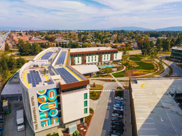 This Mountain View Hotel Is the First in America with Full Robot Staff